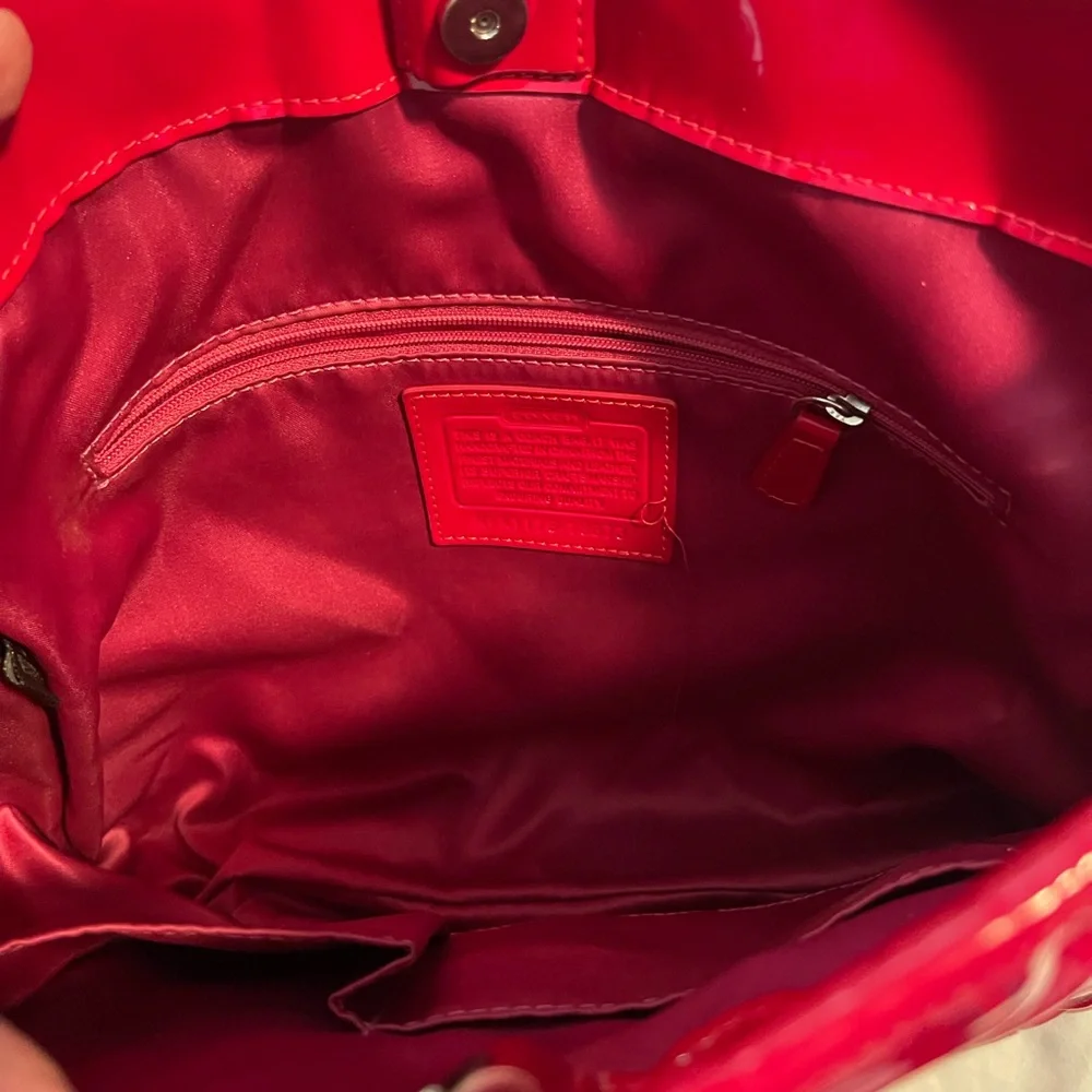 Coach Poppy Liquid Glass Red Quilted Shoulder Bag!! Needs TLC Great Bone… - Picture 9 of 16
